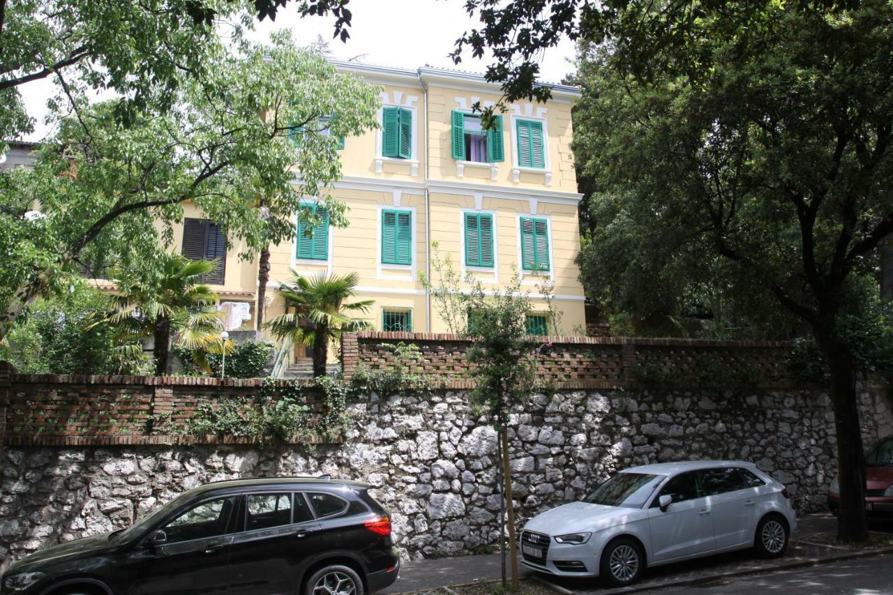 Apartman Bulevard Lägenhet Rijeka Exteriör bild